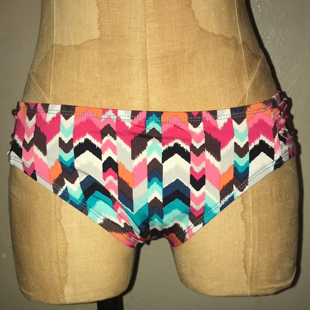 La Blanca,women’s colorful bikini swimwear.size 6.